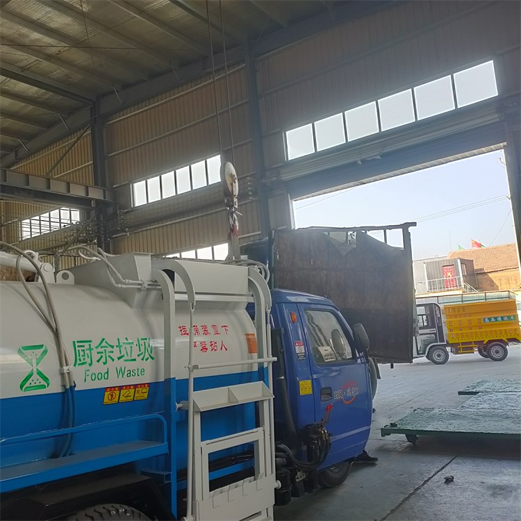 2辆厨余垃圾车一辆高压清洗车发往山西太原