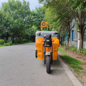 电动三轮塑料水箱洒水车