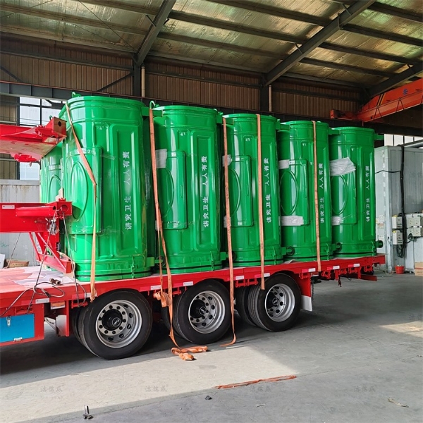 10个压膜垃圾箱发往河北沧州