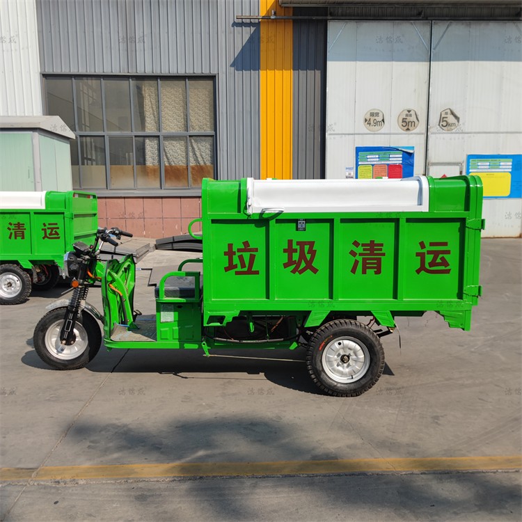 5个1.5米自卸垃圾车和18个不锈钢垃圾箱发往新疆