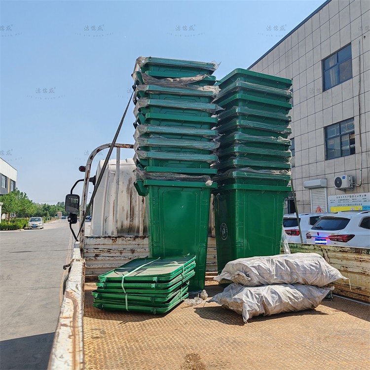 20个240L镀锌板垃圾桶发往哈尔滨