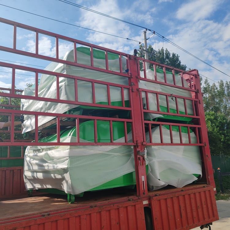 4个勾臂垃圾箱发往河南