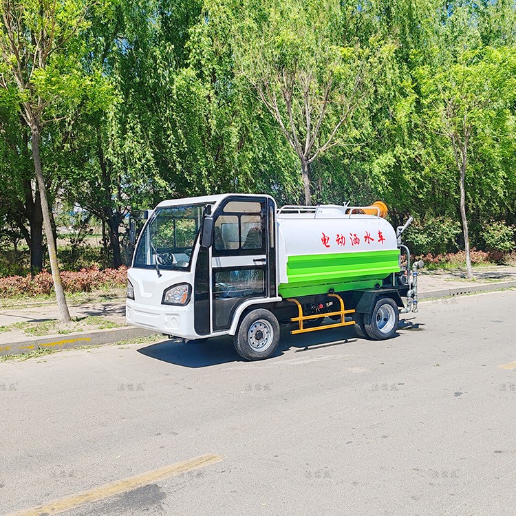 电动系列洒水车都有几轮的底盘？