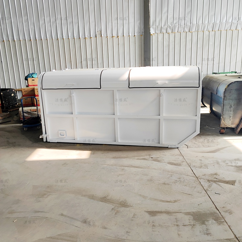 白色摆臂垃圾箱