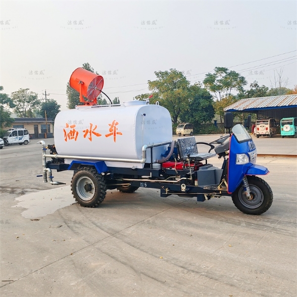 柴油三轮洒水车