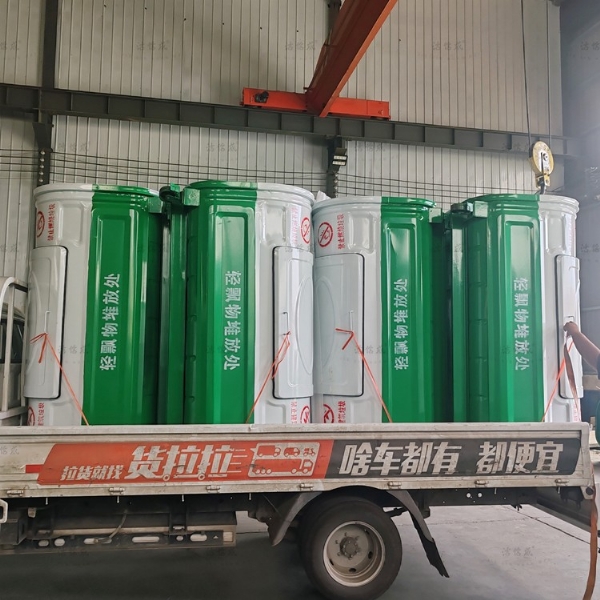 4个勾臂垃圾箱发完浙江嘉兴