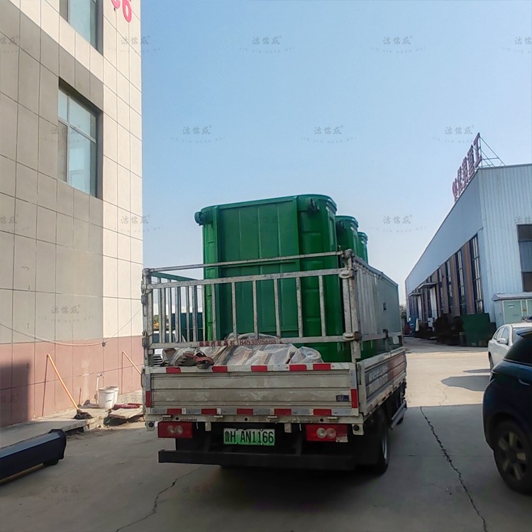 3个勾臂垃圾箱发往湖南