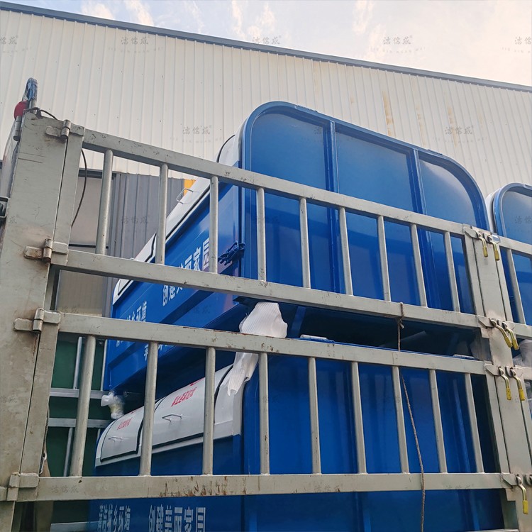 4个上圆下直勾臂箱发往甘肃