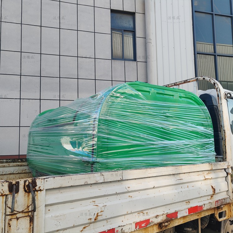 一个勾臂垃圾箱发往湖南