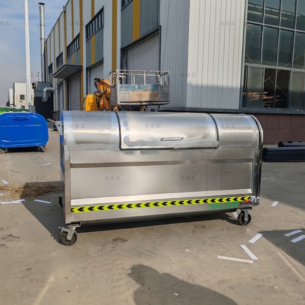 42个不锈钢勾臂垃圾箱发往辽宁