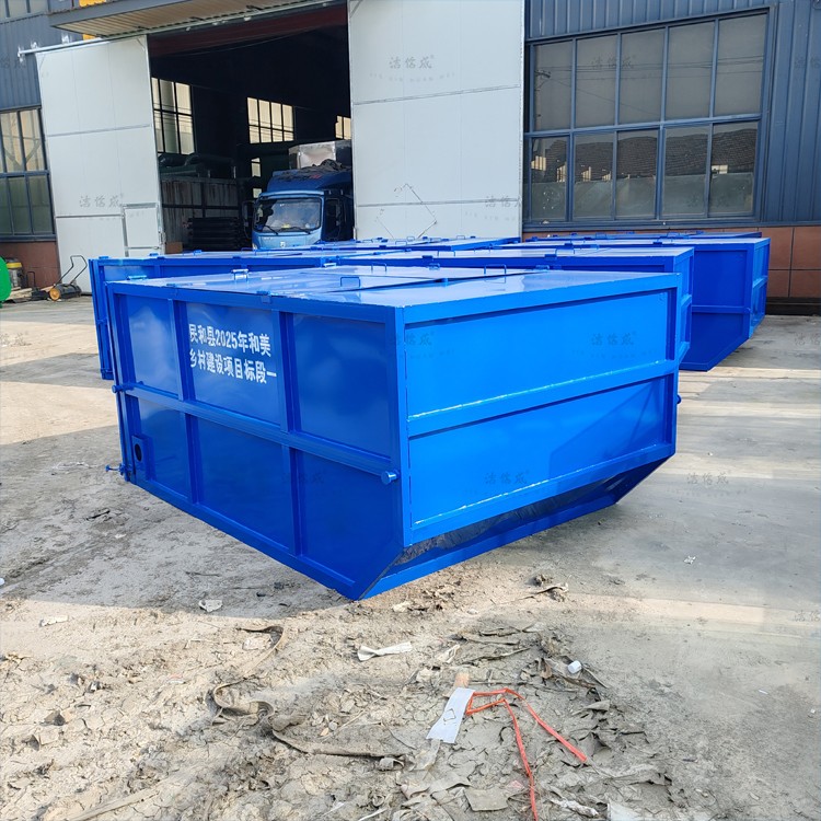 10个摆臂垃圾箱发往青海