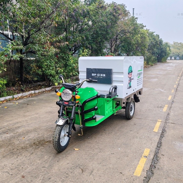 白绿带贴纸高压清洗车