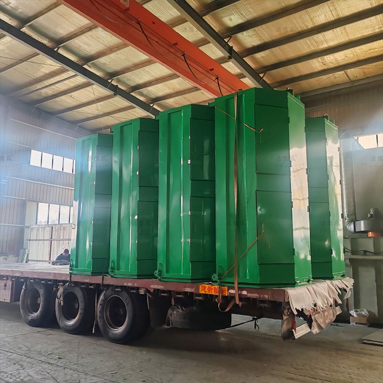 9个梯形全绿勾臂垃圾箱发往吉林