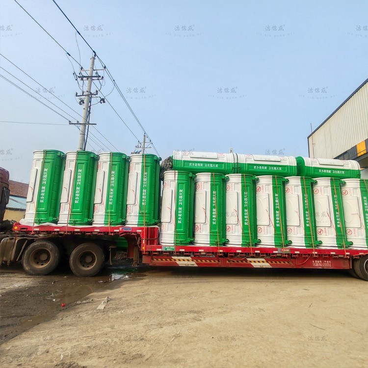 35个勾臂垃圾箱发往山西