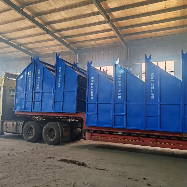 25个垃圾斗和40个铁垃圾桶发往甘肃