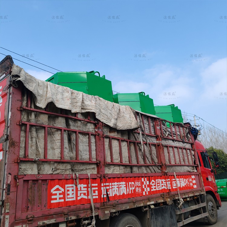 6个勾臂垃圾箱发往河南