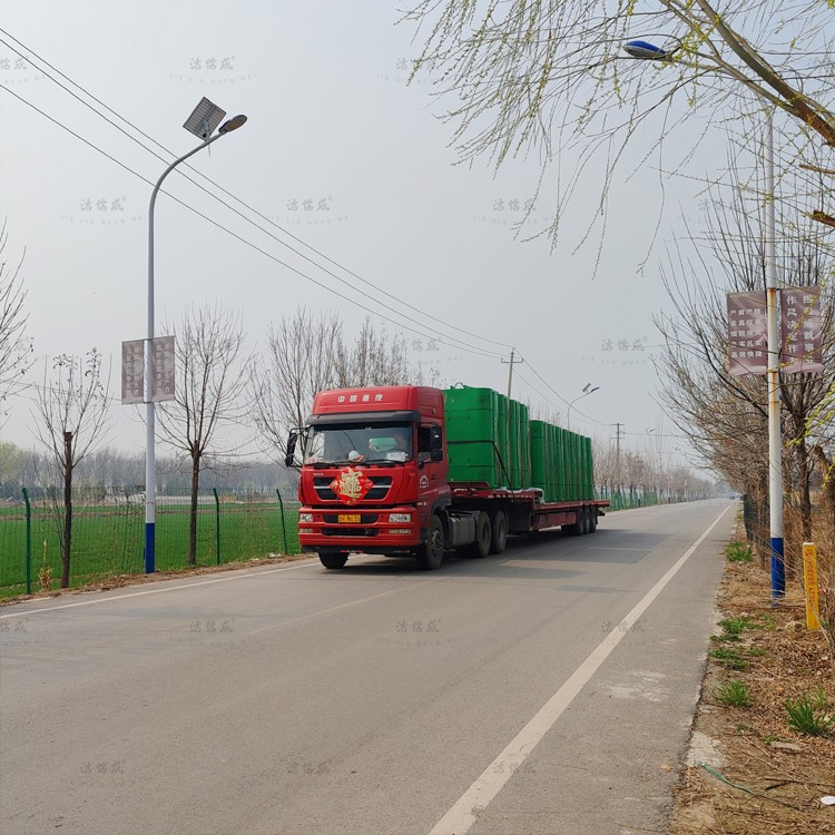 24个勾臂垃圾箱发往山东临沂