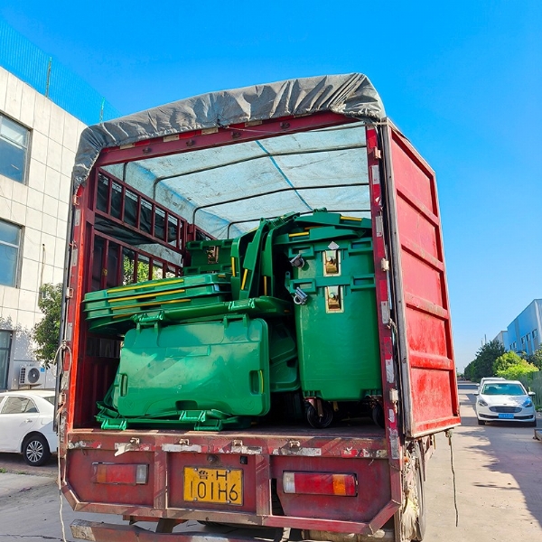8月1号发出660L塑料垃圾桶一车